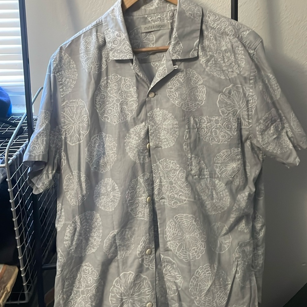 Outerknown Light Grey White Sand Dollar Print Short Sleeve Button Down Large Men